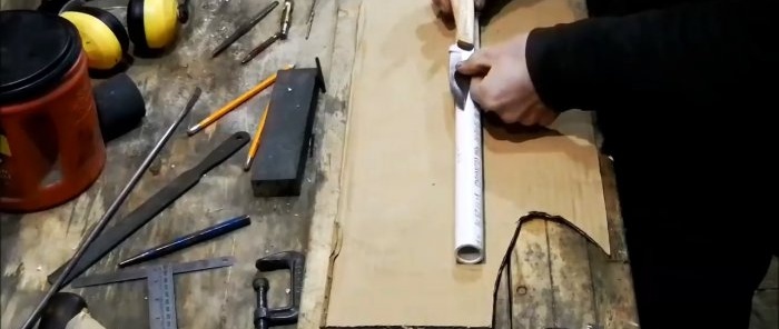Cómo hacer una funda cómoda para cualquier cuchillo con un tubo de plástico.