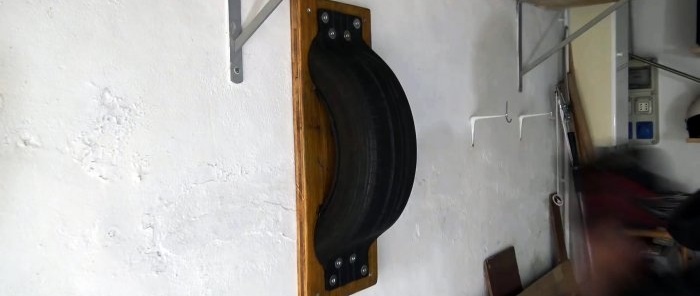 Výroba nástenného kompaktného boxerského trenažéra z pneumatiky