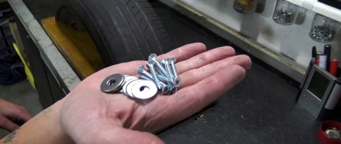 Lav en vægmonteret kompakt boksetræner af et dæk