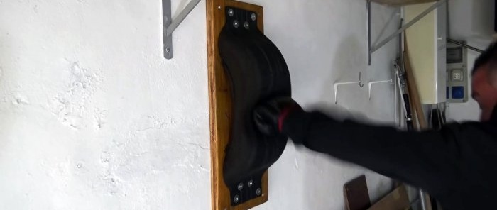 Realizarea unui antrenor compact de box montat pe perete dintr-o anvelopă