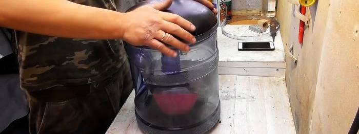 How to make a workshop pouf with a storage compartment from a 19 liter bottle