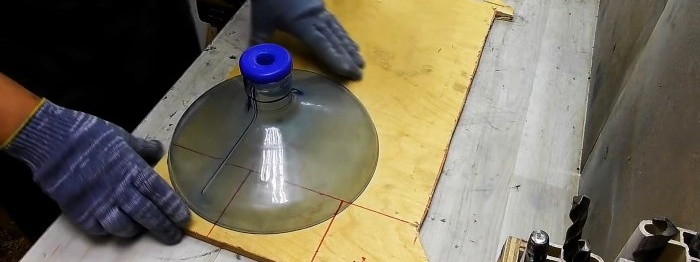 Zo maak je van een fles van 19 liter een werkplaatspoef met opbergvak