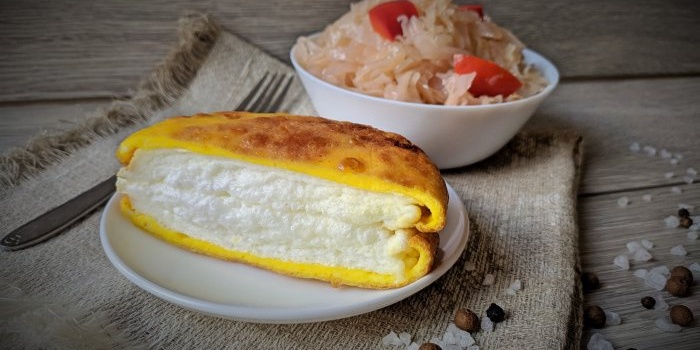 Petit-déjeuner inhabituel à base d'œufs ordinaires