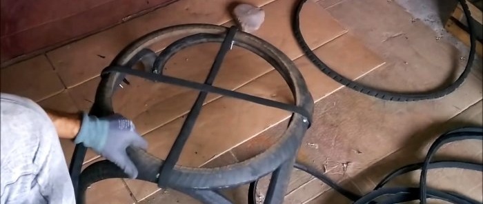 Realizzare una sedia da giardino con vecchi pneumatici