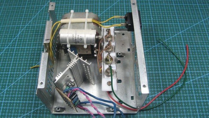 Amplificateur de puissance DIY fabriqué à partir de déchets
