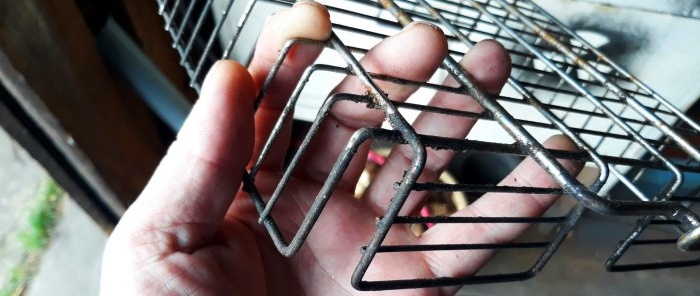 How to clean carbon deposits from a grill grate without extra effort