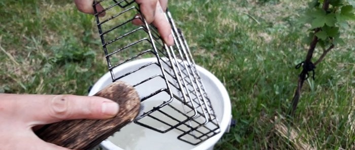 How to clean carbon deposits from a grill grate without extra effort