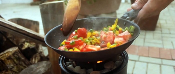 Công dụng hữu ích của lon thiếc: cách làm lò nướng mini nấu nướng ngoài trời