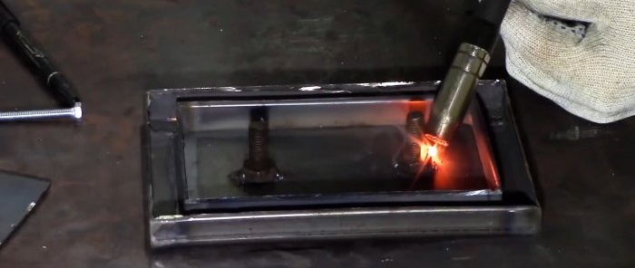 Πώς να φτιάξετε έναν φούρνο θέρμανσης γκαράζ από παλιές μπαταρίες