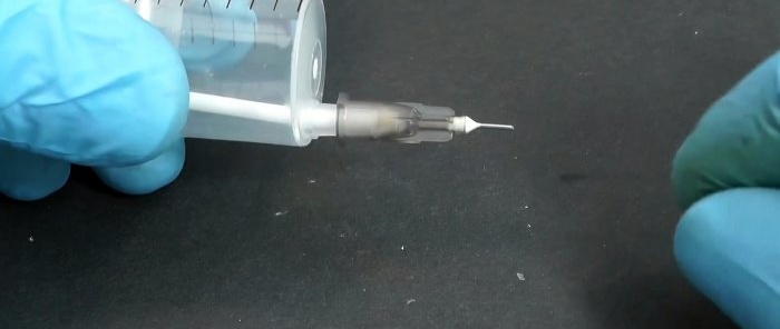 Hvordan lage en enkel mini airbrush fra sprøyter