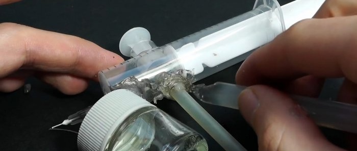 Paano gumawa ng isang simpleng mini airbrush mula sa mga syringe