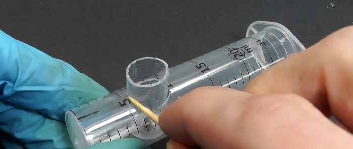 Paano gumawa ng isang simpleng mini airbrush mula sa mga syringe