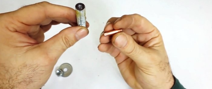 Hoe maak je een injectie-propaanbrander uit een stuk pijp