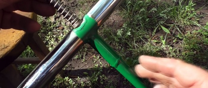 Com fer un dispositiu per eliminar les males herbes per l'arrel