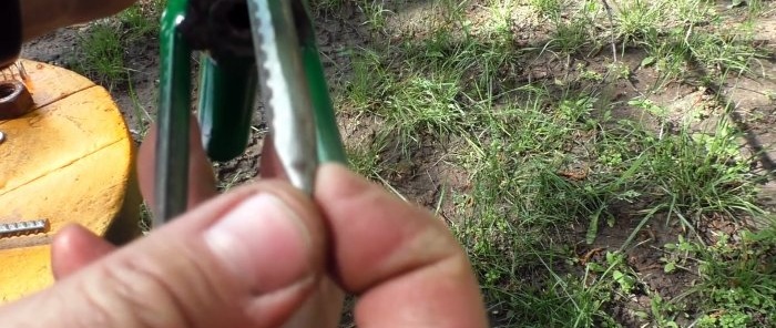 Comment fabriquer un appareil pour éliminer les mauvaises herbes par la racine