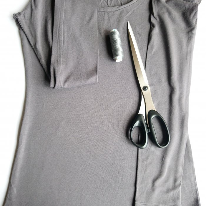 Išsami meistriškumo klasė, kaip padaryti lengvą, patogią kaukę iš marškinėlių