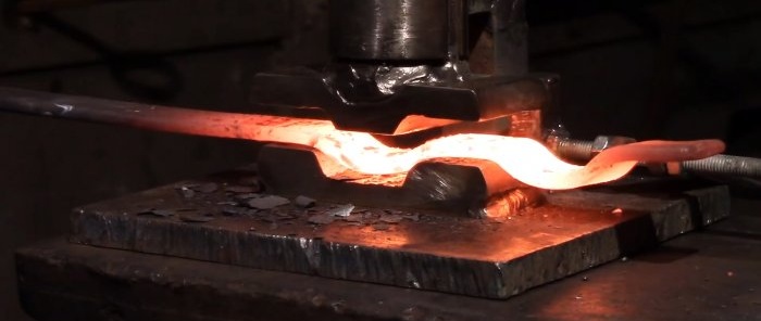 How to make a machine for quickly making forged lattice