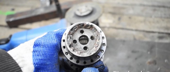 Ang pinakasimpleng gilingan mula sa isang bicycle hub grinder at isang timing roller