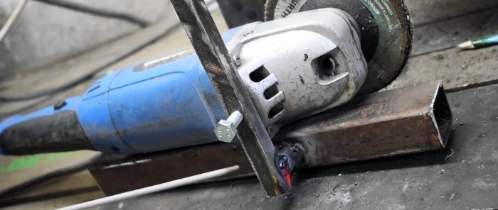 La amoladora más simple compuesta por una amoladora de cubos de bicicleta y un rodillo de sincronización.