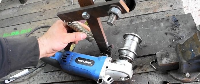 The simplest grinder from a bicycle hub grinder and a timing roller