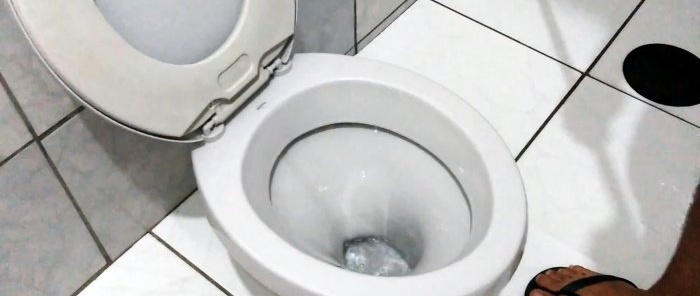 วิธีแก้ห้องน้ำอุดตันด้วยขวดพลาสติก