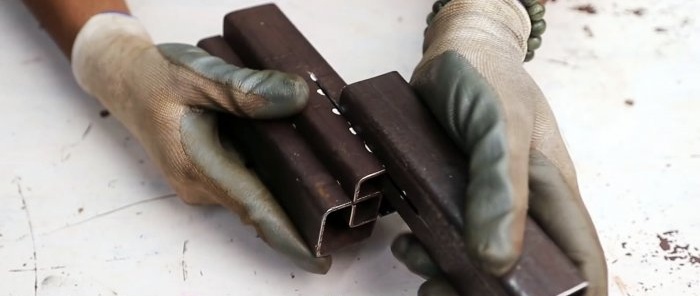 Cómo hacer una conexión plegable de tubos perfilados sin soldar.