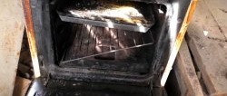 Don't throw away the old stove: make a folding grill out of its grate