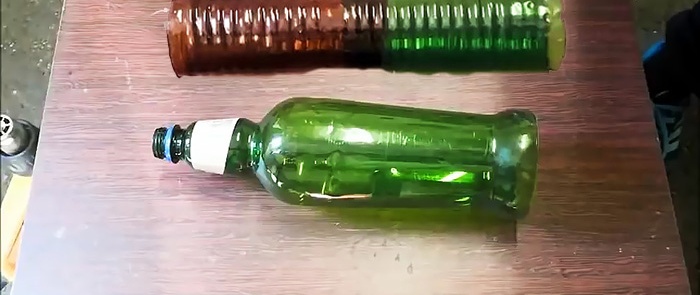Zdarma vlnitá trubka vyrobená z plastových lahví