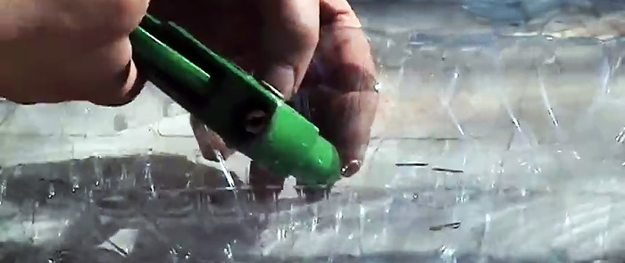 How to make a roof from plastic bottles