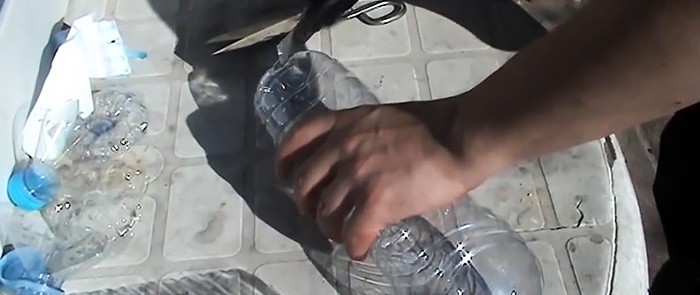 Com fer un sostre amb ampolles de plàstic
