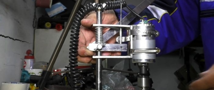 Πώς να φτιάξετε μια μικροσκοπική μηχανή διάτρησης