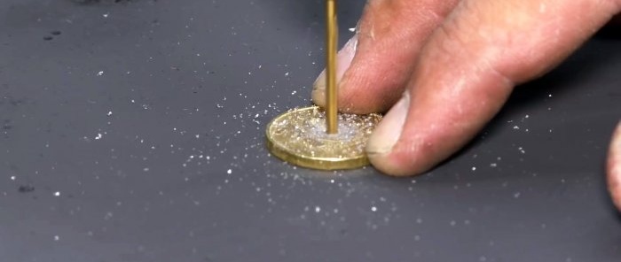 Ako vyrobiť miniatúrnu vŕtačku