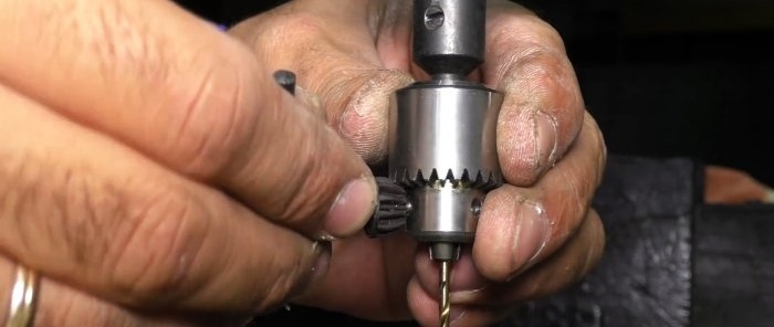 How to make a miniature drilling machine