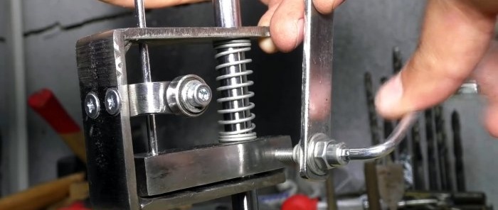 Cara membuat mesin gerudi miniatur