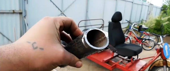 How to make a powerful hoe from a piece of pipe that will cut down any roots and weeds