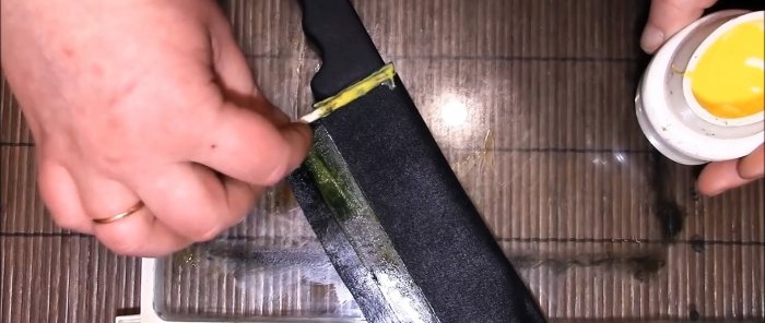 Wie man aus gewöhnlichem Stoff eine Lederscheide herstellt