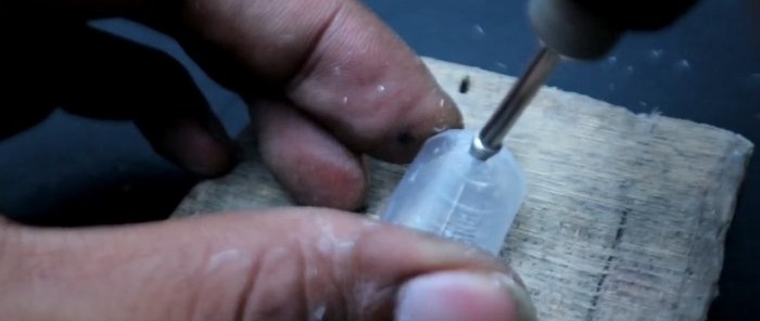 Како направити једноставну пумпу за воду од мотора и шприца