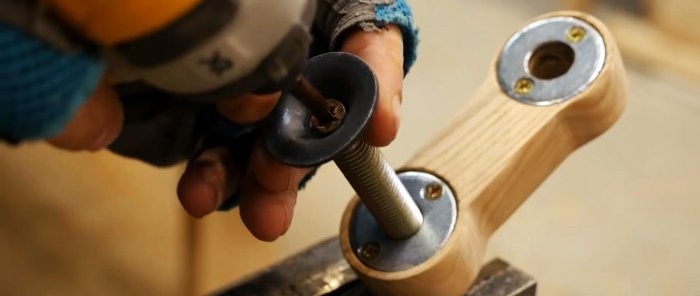 كيفية صنع مشبك مناسب من بقايا اللوحة