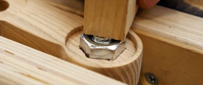 Hvordan lage en praktisk klemme fra restene av et brett