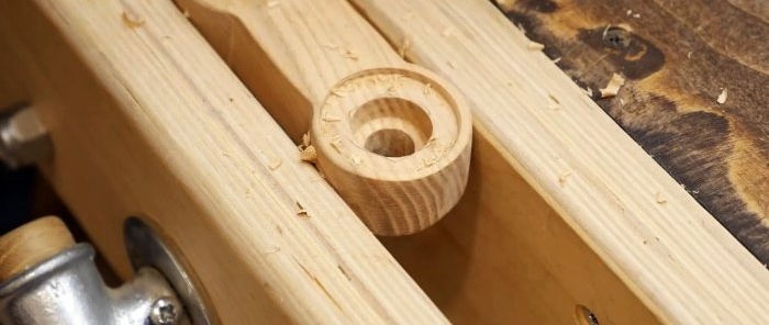 How to make a convenient clamp from the remains of a board
