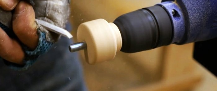 Hvordan lage en praktisk klemme fra restene av et brett