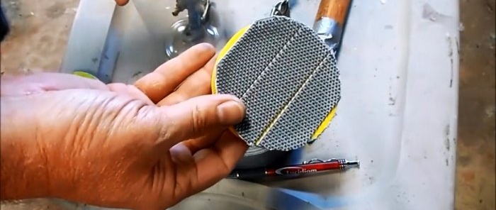 How to perfectly clean complex and small car parts with a grinder