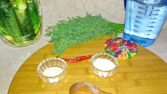 Pepinos ligeramente salados de cocción rápida: la forma más fácil de encurtirlos