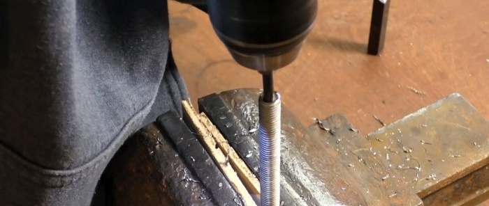 Jak sestavit řezačku trubek pro PVC trubky