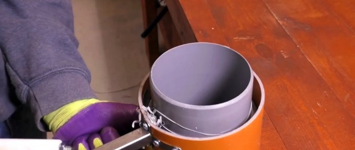 Πώς να συναρμολογήσετε έναν κόφτη σωλήνων για σωλήνα PVC