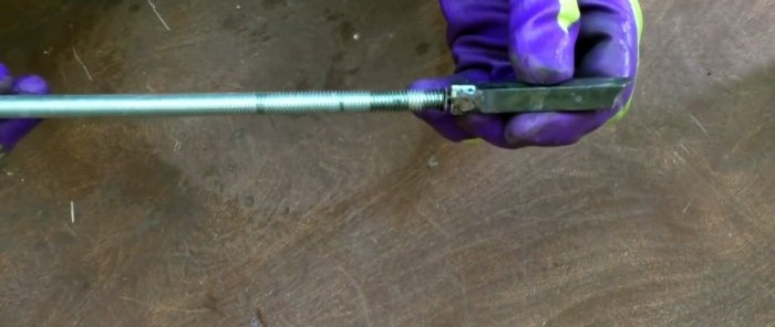 כיצד להרכיב חותך צינורות לצינור PVC