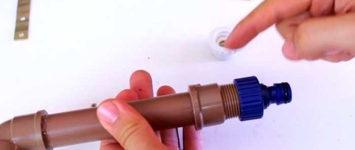 Comment fabriquer un arroseur avec un grand rayon d'arrosage à partir de tuyaux en PVC