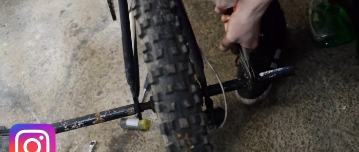 Kā uzstādīt motoru no krūmgrieža uz velosipēdu