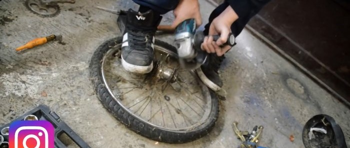 Com instal·lar un motor d'una desbrossadora a una bicicleta