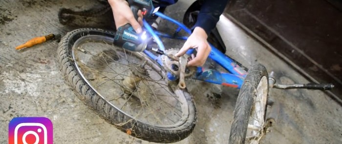 Kaip sumontuoti variklį iš krūmapjovės į dviratį